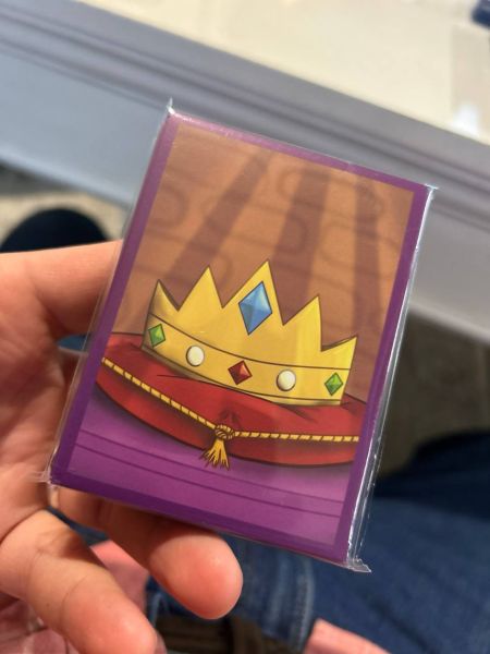 File:Sleeves-Set3-Crown.jpg